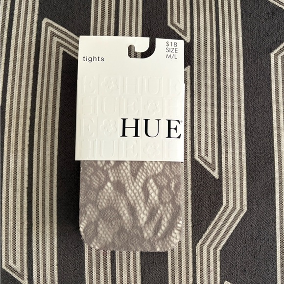 NEW Hue Gray Floral Lace Net Fishnet Tights Size M/L - Picture 1 of 5